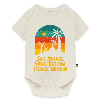 Ciel au-dessus du sable au-dessous de la paix dans le surf de plage - Body à manches courtes Premium Bébé - blanc cassé - Devant