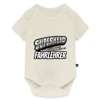 Superheld, clever getarnt als Fahrlehrer - Baby Premium Kurzarmbody - Naturweiß - Vorne