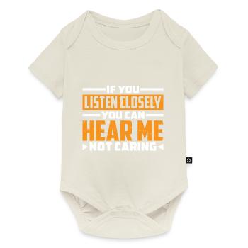 If You Listen Closely You Can Hear Me Not Caring 7 - Baby Premium Kurzarmbody - Naturweiß - Vorne