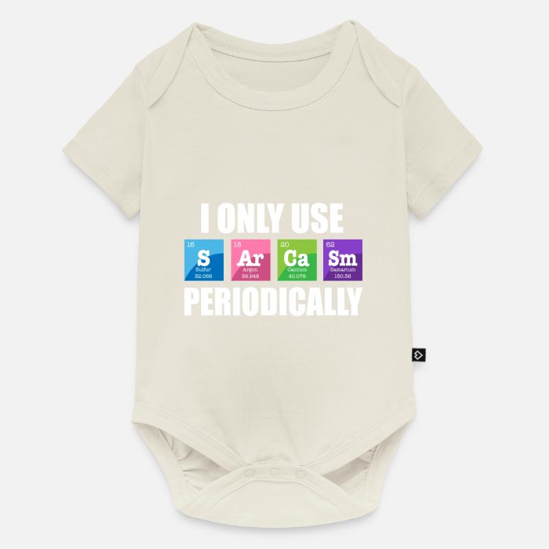 Science Chimie Jeu de mots Utiliser Sarcasme Périodiquement - Body à manches courtes Premium Bébé - blanc cassé