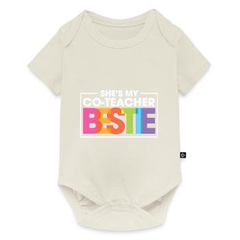 Elle est ma co-enseignante Bestie Copain de travail Meilleure amie - Body à manches courtes Premium Bébé - blanc cassé - Devant