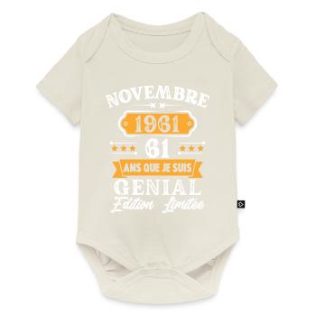 Cadeau D'anniversaire 61 Ans Novembre 1961 Rétro - Body à manches courtes Premium Bébé - blanc cassé - Devant