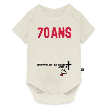 70 ans anniversaire tombe arrive - Body à manches courtes Premium Bébé - blanc cassé - Devant