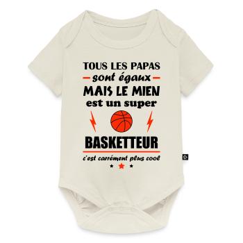 Tous les papas naissent égaux, basketteur, basket - Body à manches courtes Premium Bébé - blanc cassé - Devant