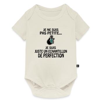 JE NE SUIS PAS PETITE ECHANTILLON DE PERFECTION - Body à manches courtes Premium Bébé - blanc cassé - Devant