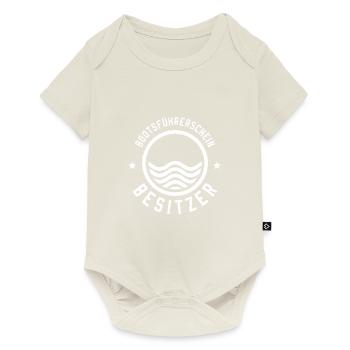 Bootsführerschein Besitzer Meer See Segeln Kapitän - Baby Premium Kurzarmbody - Naturweiß - Vorne