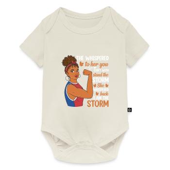 Ils chuchotèrent qu’ils ne voulaient pas parler aux femmes de la tempête. - Body à manches courtes Premium Bébé - blanc cassé - Devant
