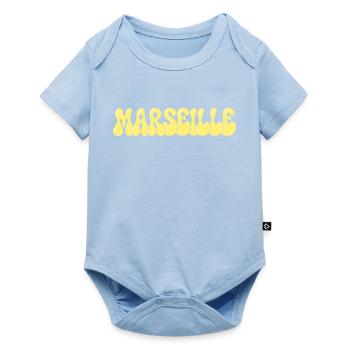 Marseille Yellow Bubblée Typografie - Baby Premium Kurzarmbody - Hellblau - Vorne