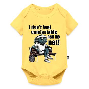Tennis Netzspieler Fisch Funny Tasse - Baby Premium Kurzarmbody - Pastellgelb - Vorne