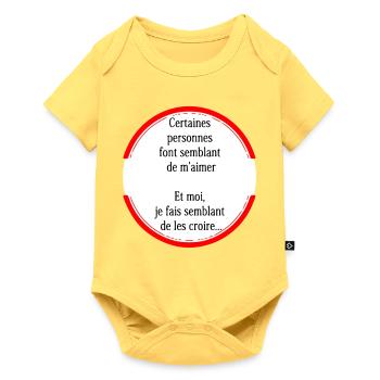 Manche Leute geben vor, mich zu lieben - Baby Premium Kurzarmbody - Pastellgelb - Vorne