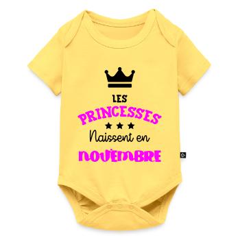 Princesse née Novembre Beau Cadeau Anniversaire - Body à manches courtes Premium Bébé - jaune pastel - Devant