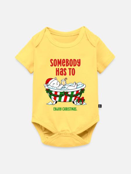 INJF-Katze genießt Weihnachts-Eierpunsch im Schaumbad - Baby Premium Kurzarmbody - Pastellgelb