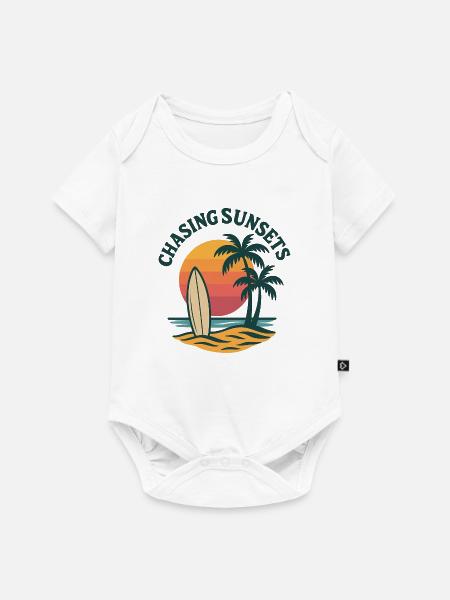 Chasing Sunsets – Surf & Beach Vibes - Baby Premium Kurzarmbody - Weiß