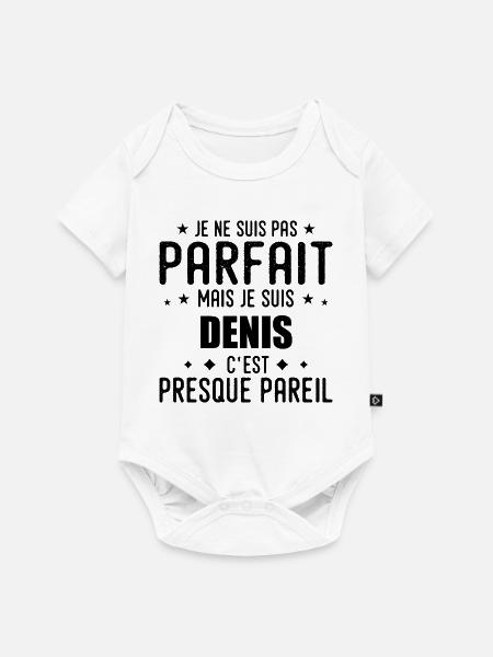 Denis: authentisch, unvollkommen, oben, perfekt - Baby Premium Kurzarmbody - Weiß