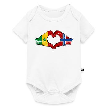 Sénégal Norvège drapeau mains forme de coeur utilisé - Body à manches courtes Premium Bébé - blanc - Devant