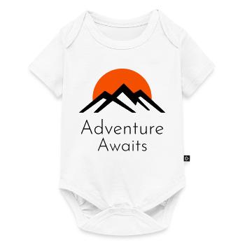 Adventure Awaits – Berge & Sonnenuntergang - Baby Premium Kurzarmbody - Weiß - Vorne