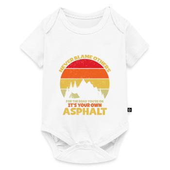 Camping Scouts Bergwanderung Waldcamper - Baby Premium Kurzarmbody - Weiß - Vorne