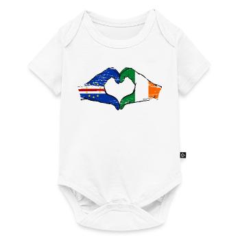 Drapeau du Cap-Vert en forme de cœur en forme de cœur du drapeau irlandais du Cap-Vert - Body à manches courtes Premium Bébé - blanc - Devant