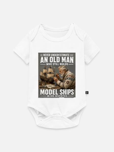 Alter Mann baut Modellschiffe - Baby Premium Kurzarmbody - Weiß