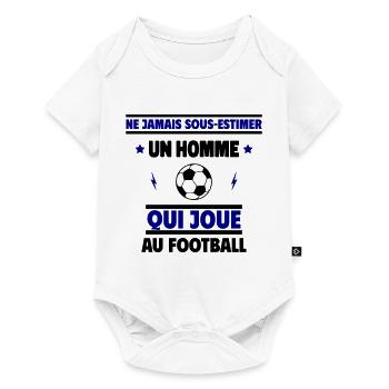 Ne jamais sous-estimer un homme qui joue au foot - Body à manches courtes Premium Bébé - blanc - Devant