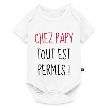 Chez Papy tout est permis ! Enfant - Bébé - Humour - Body à manches courtes Premium Bébé - blanc - Devant