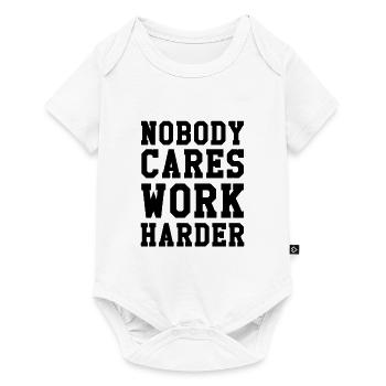 Nobody Cares Work Harder - Baby Premium Kurzarmbody - Weiß - Vorne