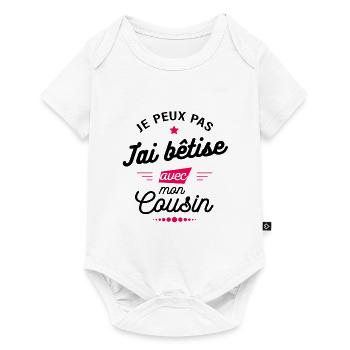 JE PEUX PAS J'AI BÊTISE AVEC MON COUSIN - Body à manches courtes Premium Bébé - blanc - Devant