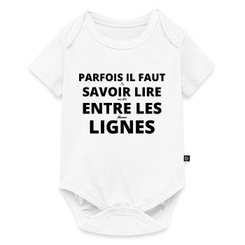 Parfois il faut savoir lire entre les lignes - Body à manches courtes Premium Bébé - blanc - Devant
