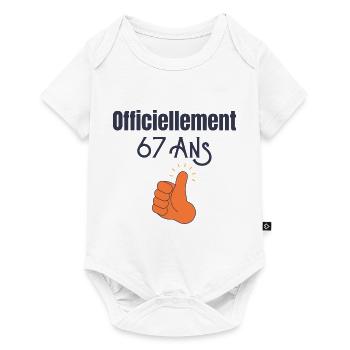 Officiellement 67 Ans - Body à manches courtes Premium Bébé - blanc - Devant