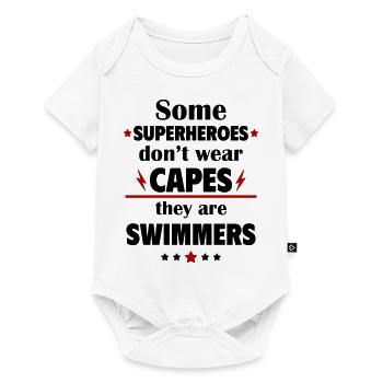 Manche Helden tragen keine Umhänge,Schwimmer - Baby Premium Kurzarmbody - Weiß - Vorne