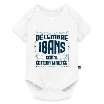 DÉCEMBRE 18 Ans | Édition limitée - Body à manches courtes Premium Bébé - blanc - Devant