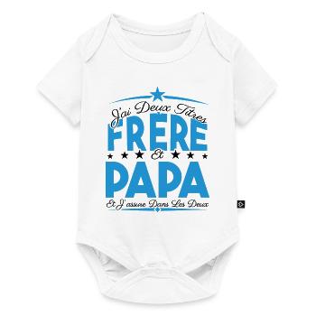 J'ai deux titres frère et Papa. Cadeau frère. - Body à manches courtes Premium Bébé - blanc - Devant