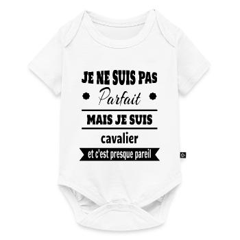 Cadeau pas parfait mais cavalier cheval - Body à manches courtes Premium Bébé - blanc - Devant