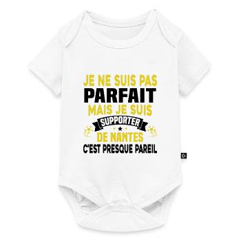Pas Parfait mais Je suis Supporter de Nantes - Body à manches courtes Premium Bébé - blanc - Devant