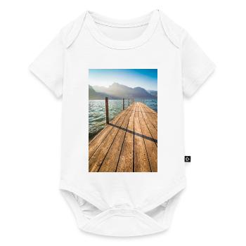 Jetée en bois au lac de la montagne au soleil - Body à manches courtes Premium Bébé - blanc - Devant