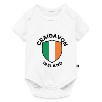 Flag motif of Ireland on shield - Baby Premium short-sleeve bodysuit - white - Front