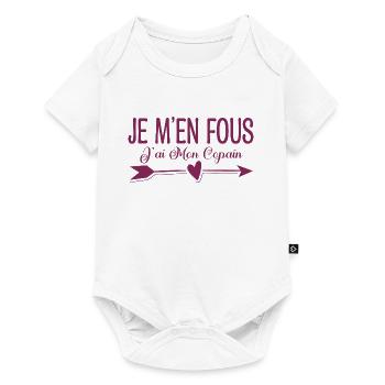 Je m'en fous j'ai mon copain. Cadeau copain copine - Body à manches courtes Premium Bébé - blanc - Devant