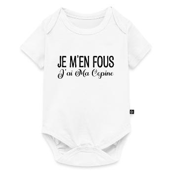 Je m'en fous j'ai ma copine. Cadeau copine, copain - Body à manches courtes Premium Bébé - blanc - Devant