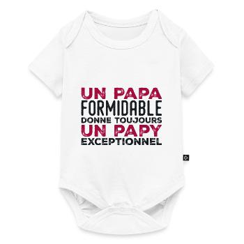 Toller Papa gibt Opa immer Außergewöhnliches - Baby Premium Kurzarmbody - Weiß - Vorne
