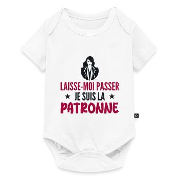 Laisse-moi Passer Je Suis La Patronne - Body à manches courtes Premium Bébé - blanc - Devant