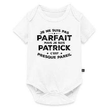Patrick Ein Name, eine Haltung Humor Patrick - Baby Premium Kurzarmbody - Weiß - Vorne