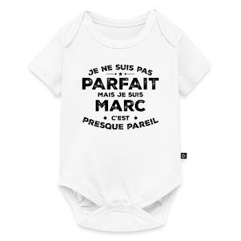 Marc Ein Vorname, eine Haltung Humor Marc - Baby Premium Kurzarmbody - Weiß - Vorne