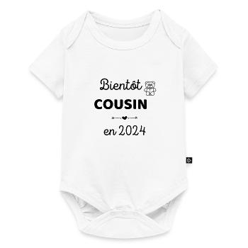 T shirt enfant body bébé bientôt cousin en 2024 - Body à manches courtes Premium Bébé - blanc - Devant