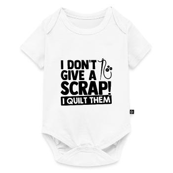 i Don't Give A Scrap I Quilt Them Sewing Crochetin - Baby Premium Kurzarmbody - Weiß - Vorne
