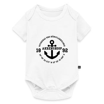 Ostseebad Ahrenshoop Strand Urlaub Küste Moin Nord - Baby Premium Kurzarmbody - Weiß - Vorne