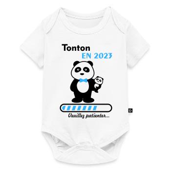 Tonton en 2023, annonce grossesse, futur oncle - Body à manches courtes Premium Bébé - blanc - Devant