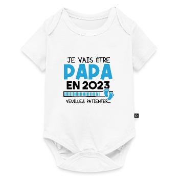 Je vais être papa en 2023 veuillez patienter... - Body à manches courtes Premium Bébé - blanc - Devant