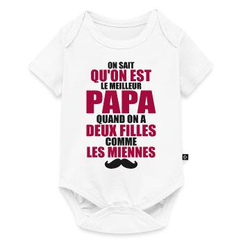 Papa Avec Deux Filles Fête Des Pères Cadeau - Body à manches courtes Premium Bébé - blanc - Devant