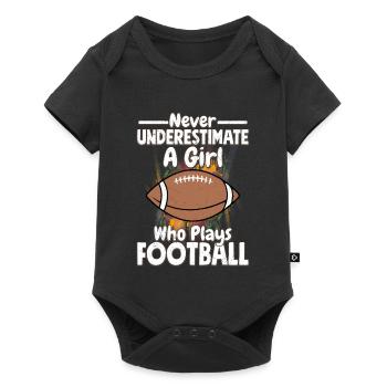 Never Underestimate A Girl Who Plays Football Seas - Baby Premium Kurzarmbody - Schwarz - Vorne