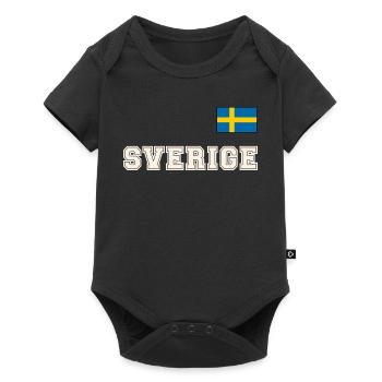 SCHWEDEN - SVERIGE Trikot Look - Flagge auf Brust - Baby Premium Kurzarmbody - Schwarz - Vorne